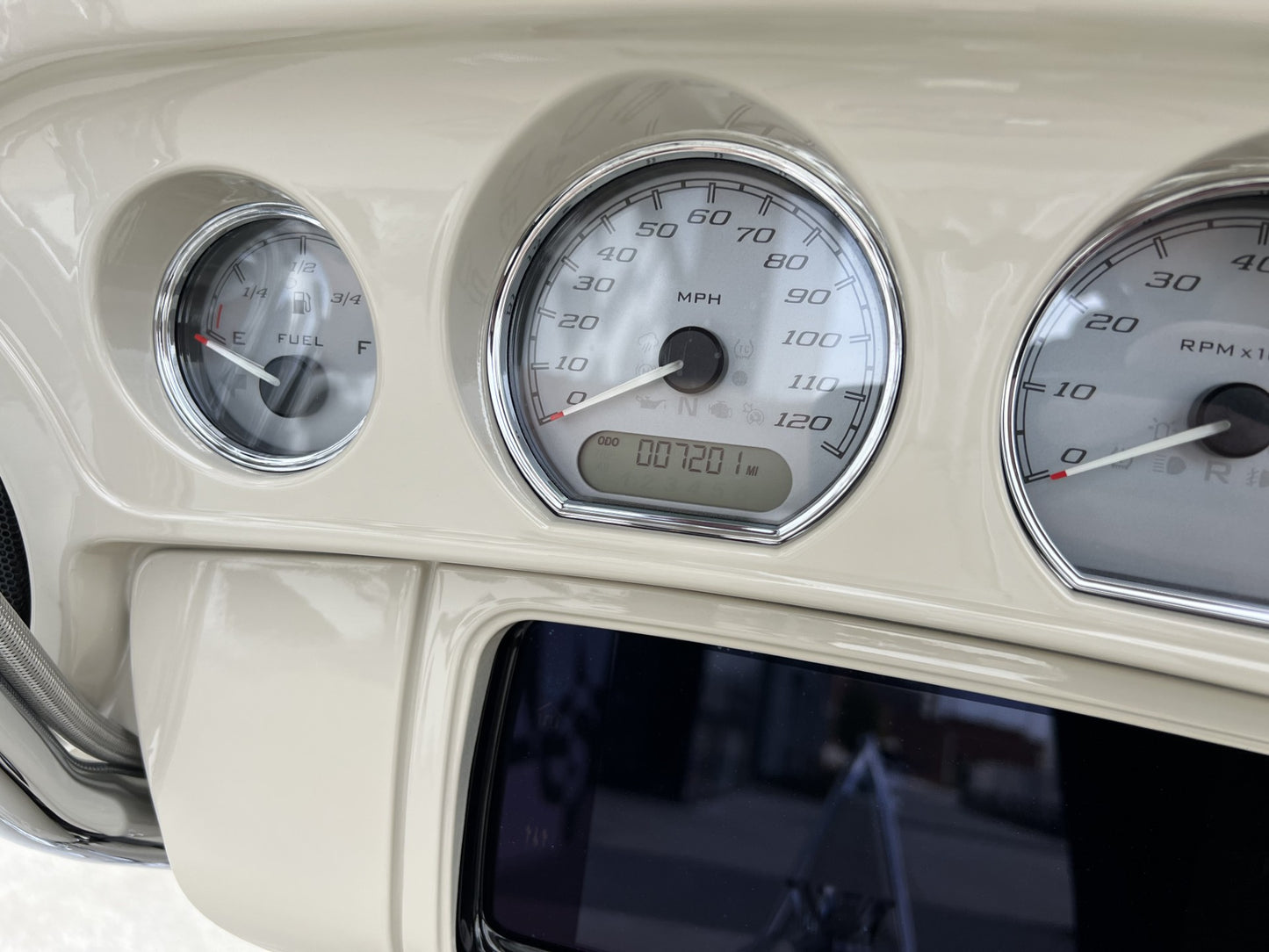 2022 Nash Custom Street Glide 23″