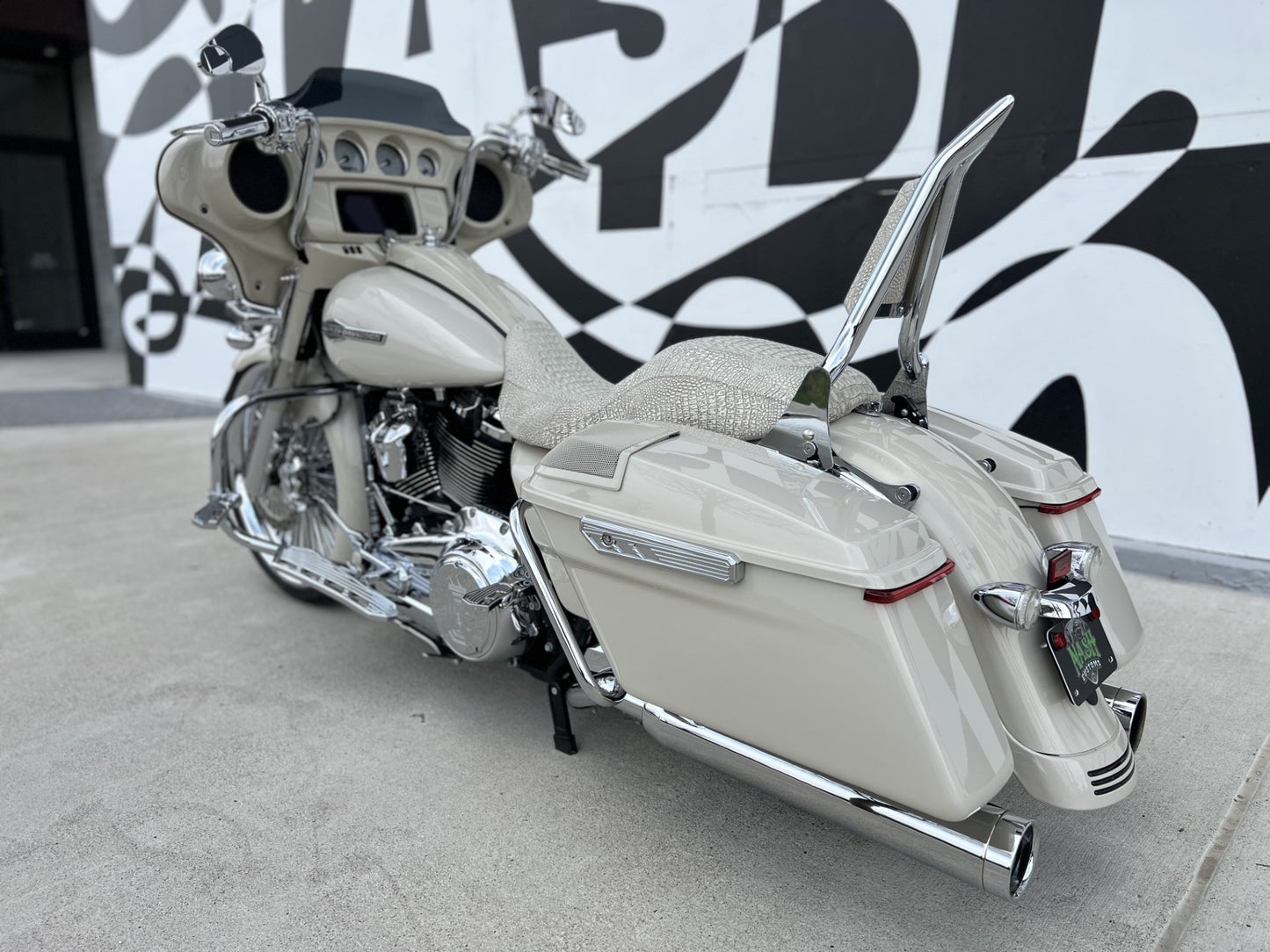 2022 Nash Custom Street Glide 23″