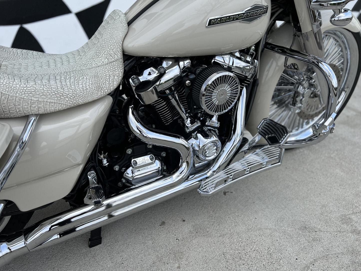2022 Nash Custom Street Glide 23″