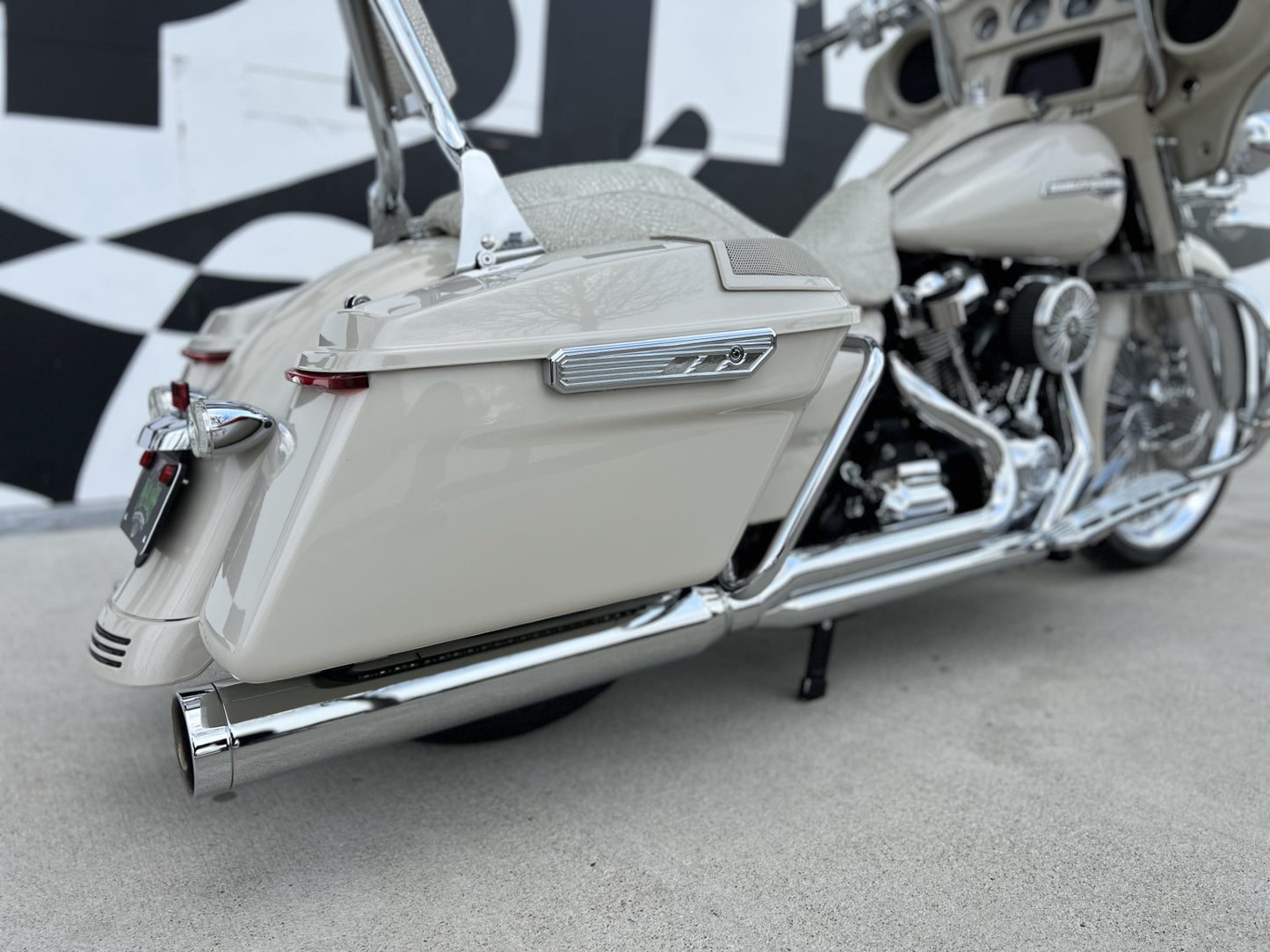 2022 Nash Custom Street Glide 23″