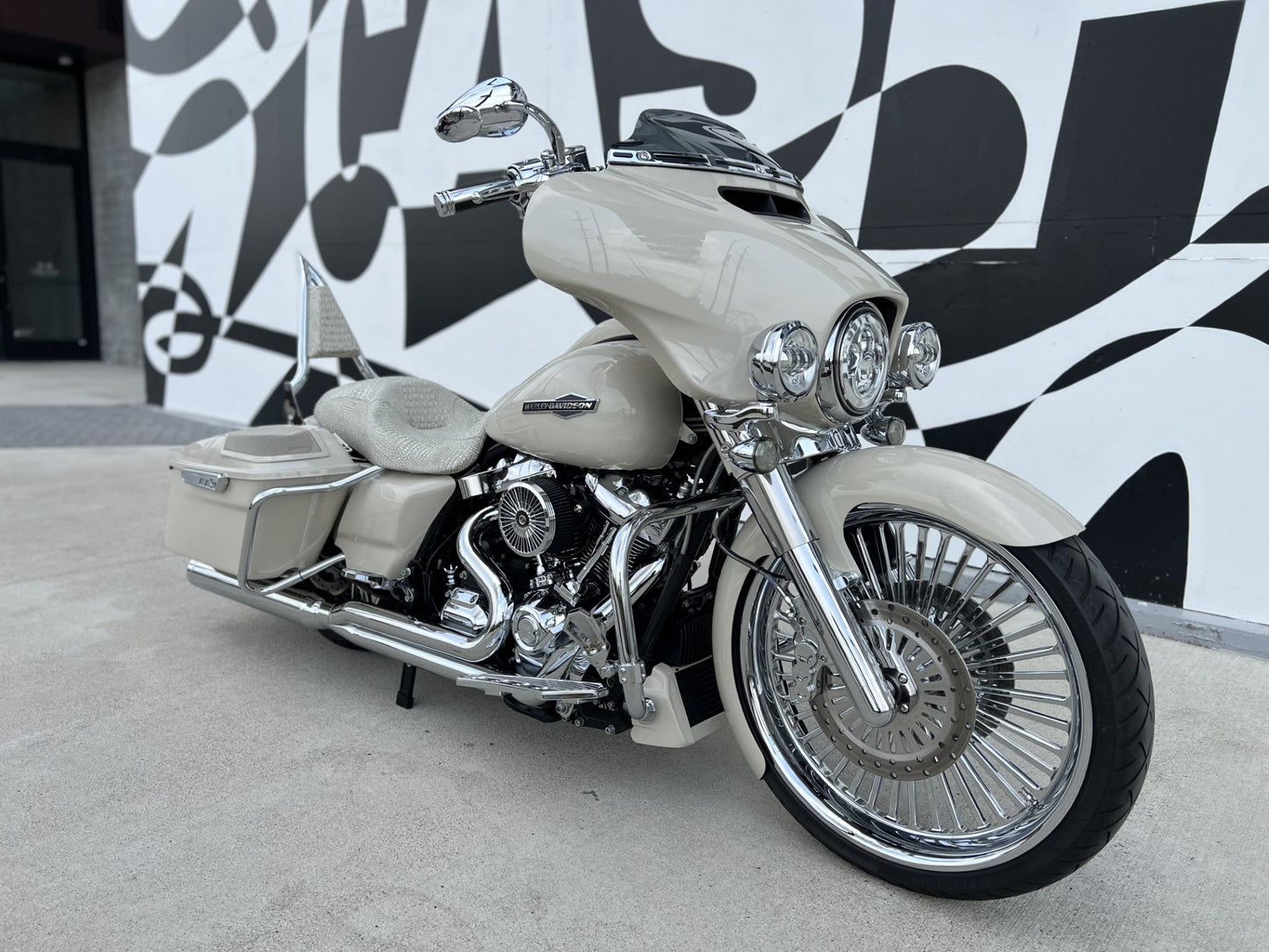 2022 Nash Custom Street Glide 23″