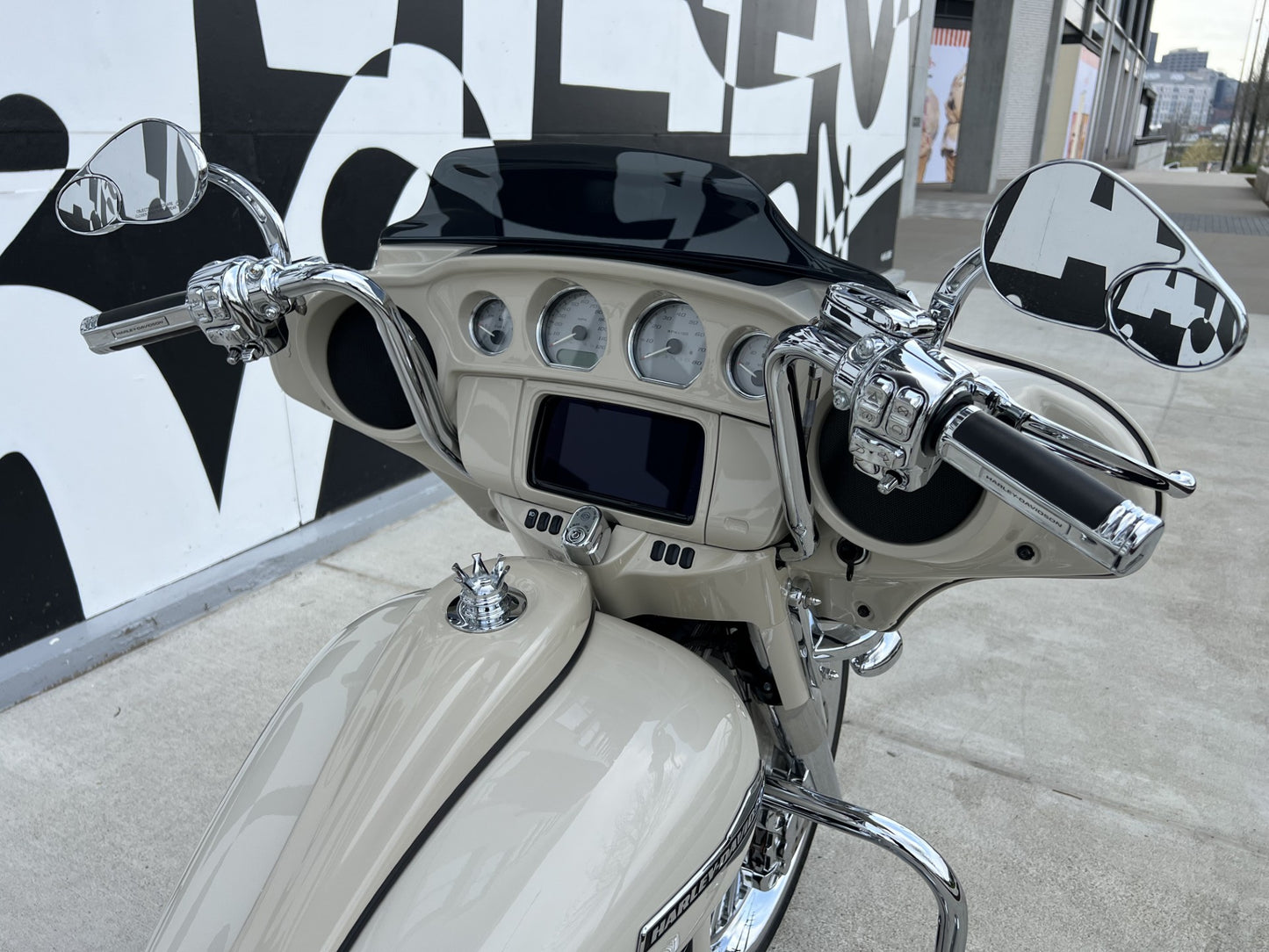 2022 Nash Custom Street Glide 23″