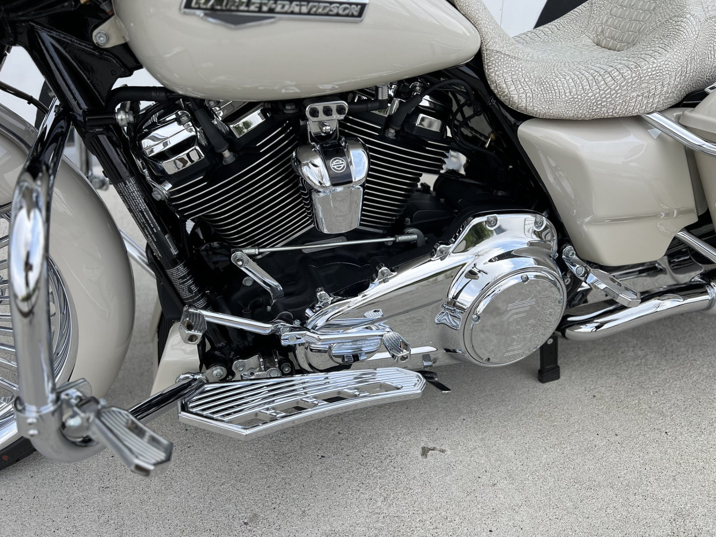 2022 Nash Custom Street Glide 23″