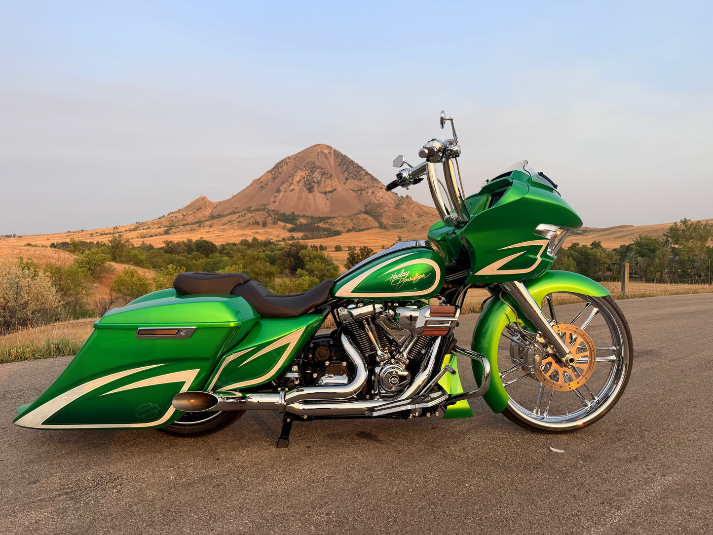 2024 Harley‑Davidson FLTRX “Candy Green 26” — Ultra‑Luxury Custom Road Glide
