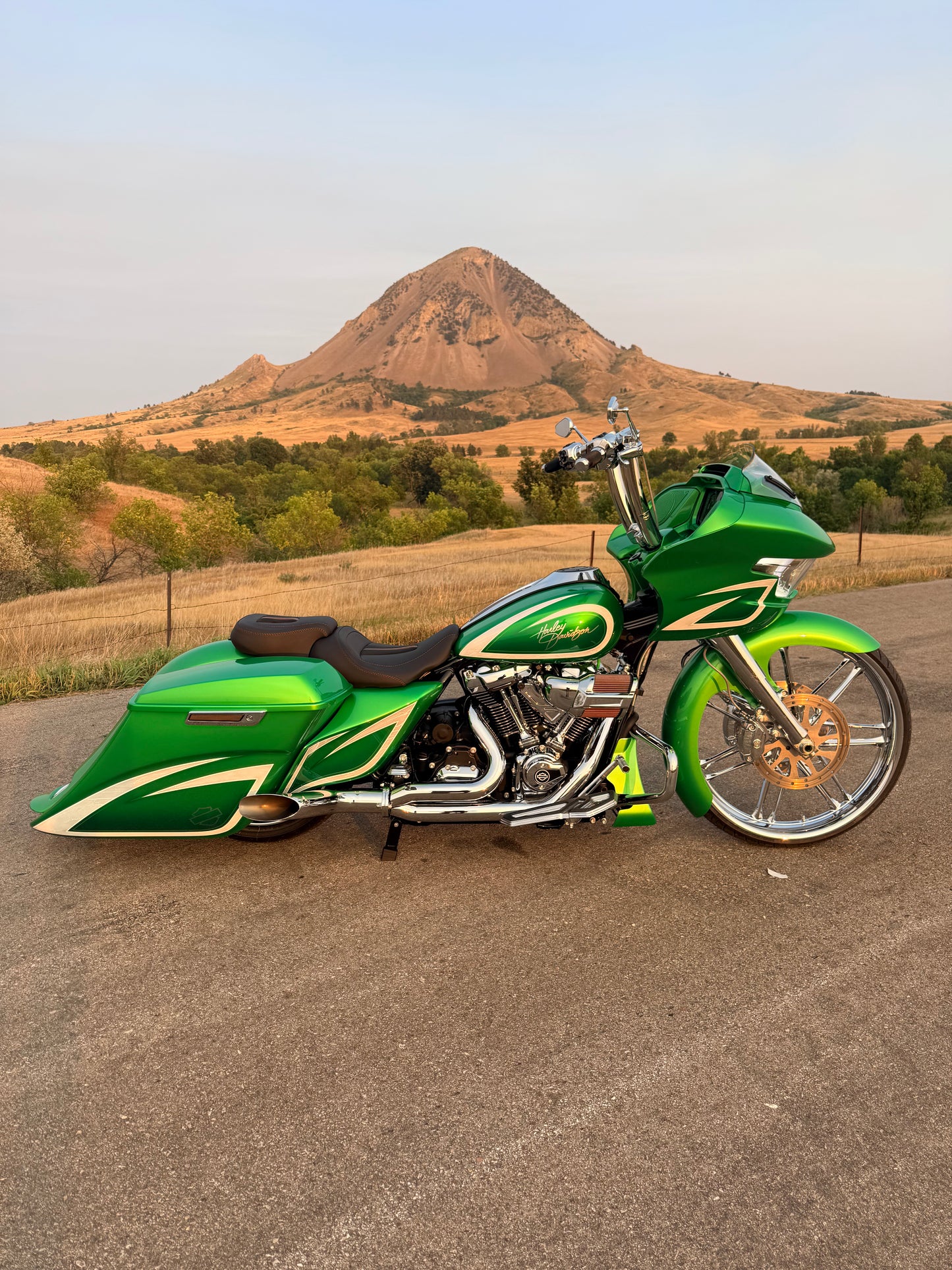 2024 Harley‑Davidson FLTRX “Candy Green 26” — Ultra‑Luxury Custom Road Glide