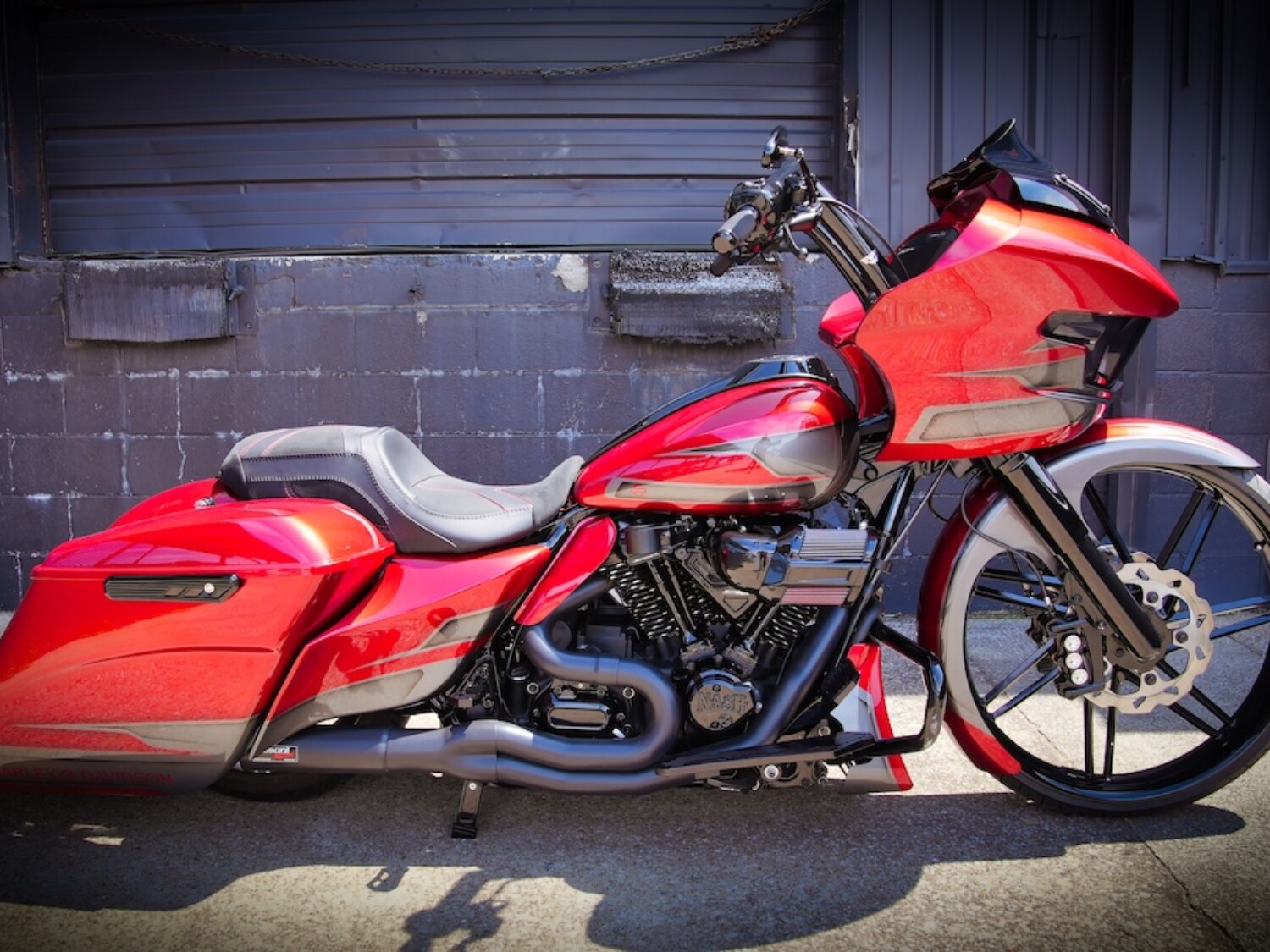 MAROON W/ BLACK GRAPHICS & CARBON ACCENTS