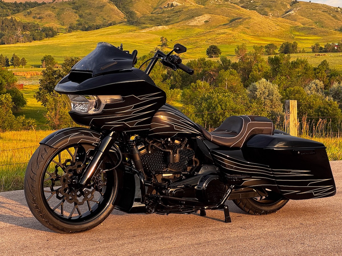 2025 Black Road Glide Hybrid 122