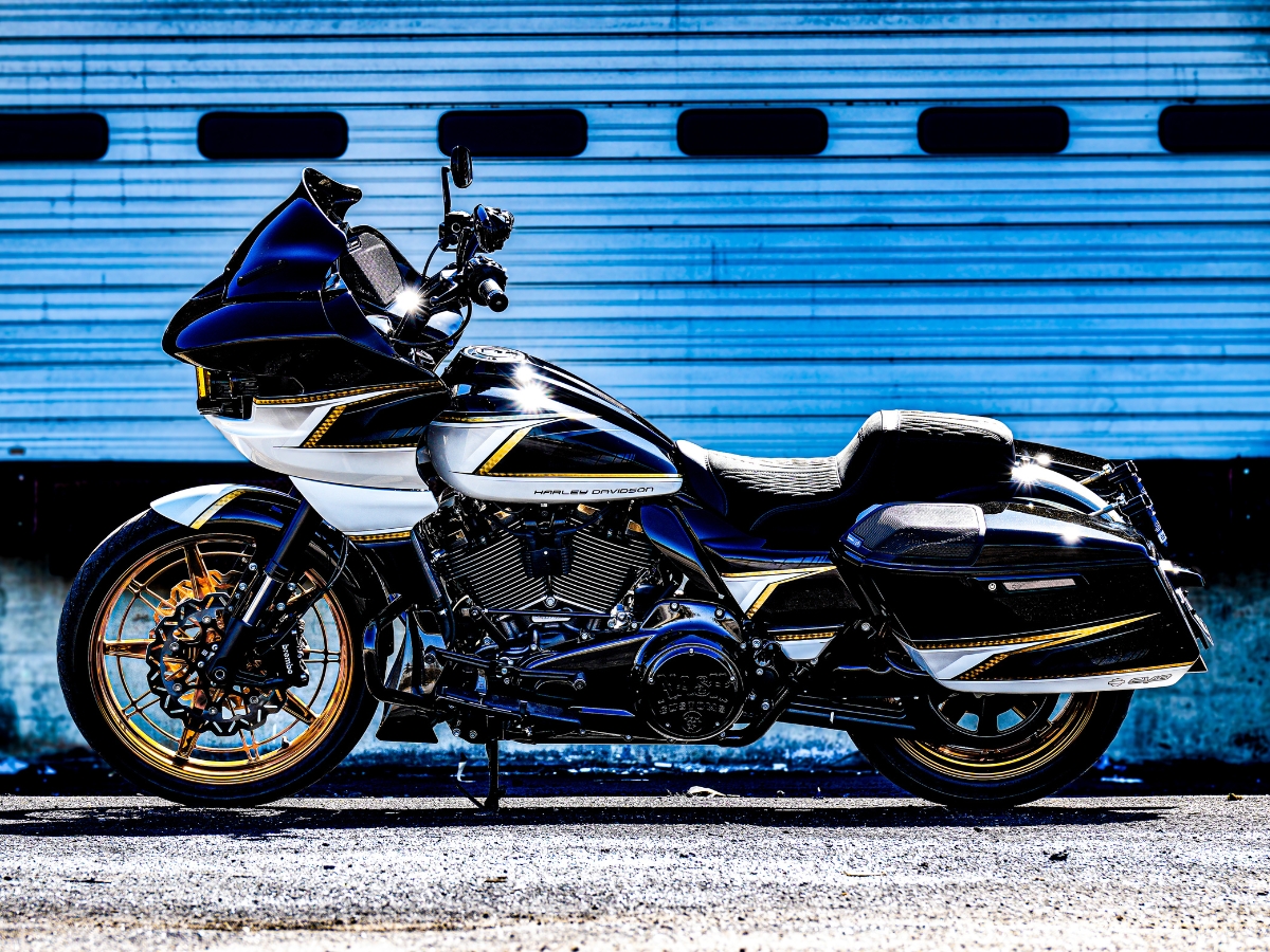 2023.5 Nash Customs CVO Road Glide Performance Bagger