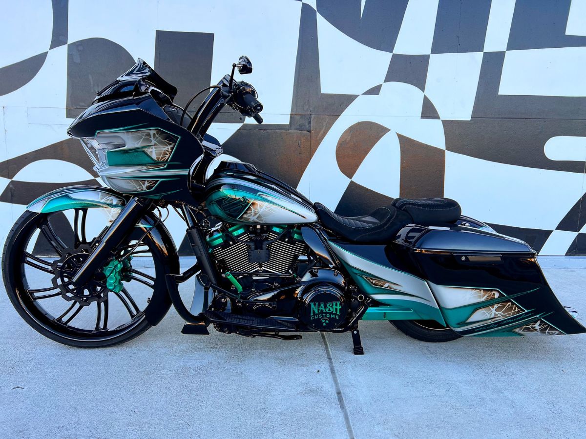 teal and black road glide big wheel