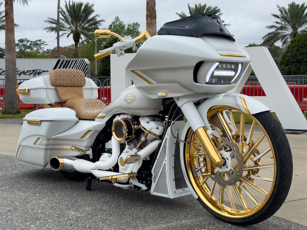 2023 24k Gold and White Road Glide21