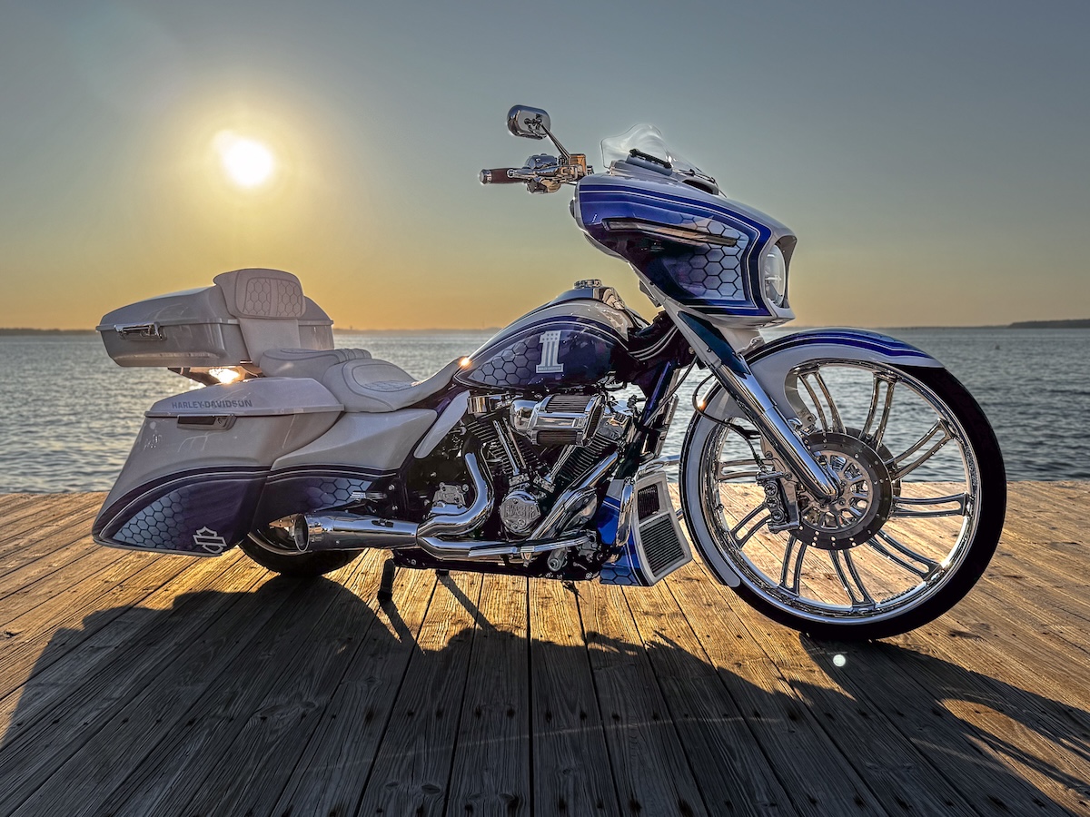 2024 Blue and White Street Glide Matterra49